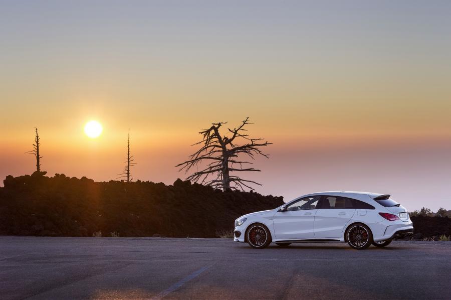  Mercedes-AMG CLA45 Shooting Brake 2015 года  (фото 16 из 32)
